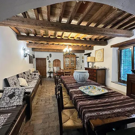 Peaceful Country Retreat Near Prázdninový dům